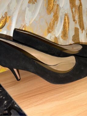 Ann Taylor Black Suede Low Kitten Heel Pumps